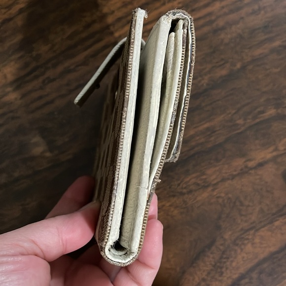 Authentic Vintage Gucci Wallet - Picture 13 of 17